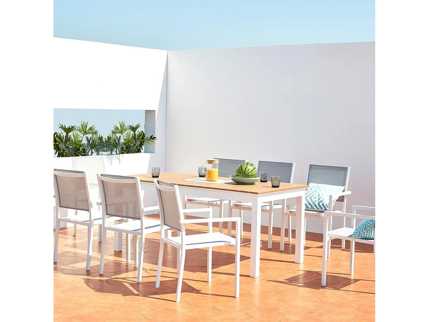 Table extensible de jardin 8 places en aluminium et bois MADEIRA