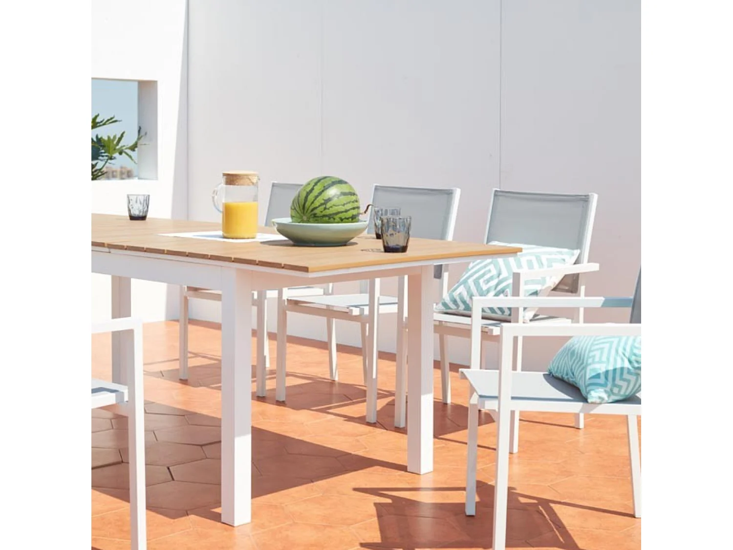 Table extensible de jardin 8 places en aluminium et bois MADEIRA