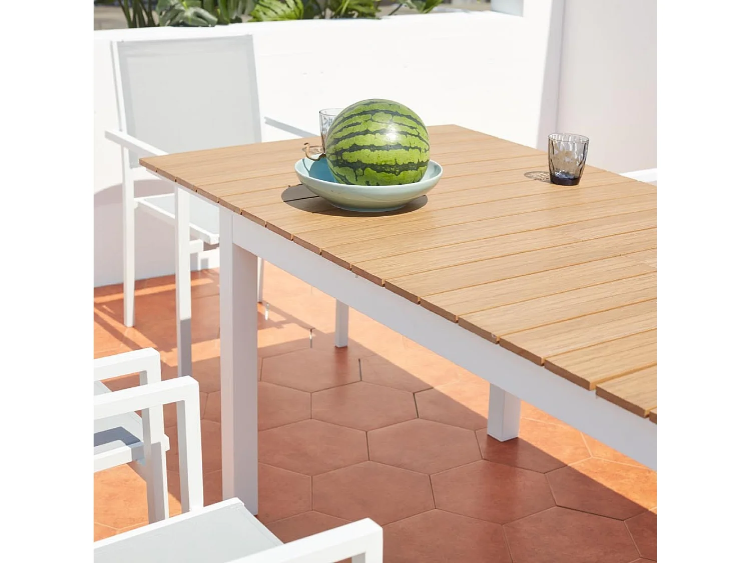 Table extensible de jardin 8 places en aluminium et bois MADEIRA