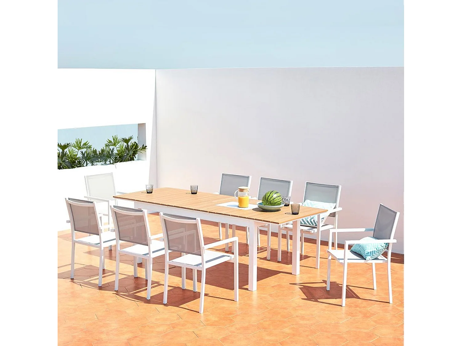 Table extensible de jardin 8 places en aluminium et bois MADEIRA
