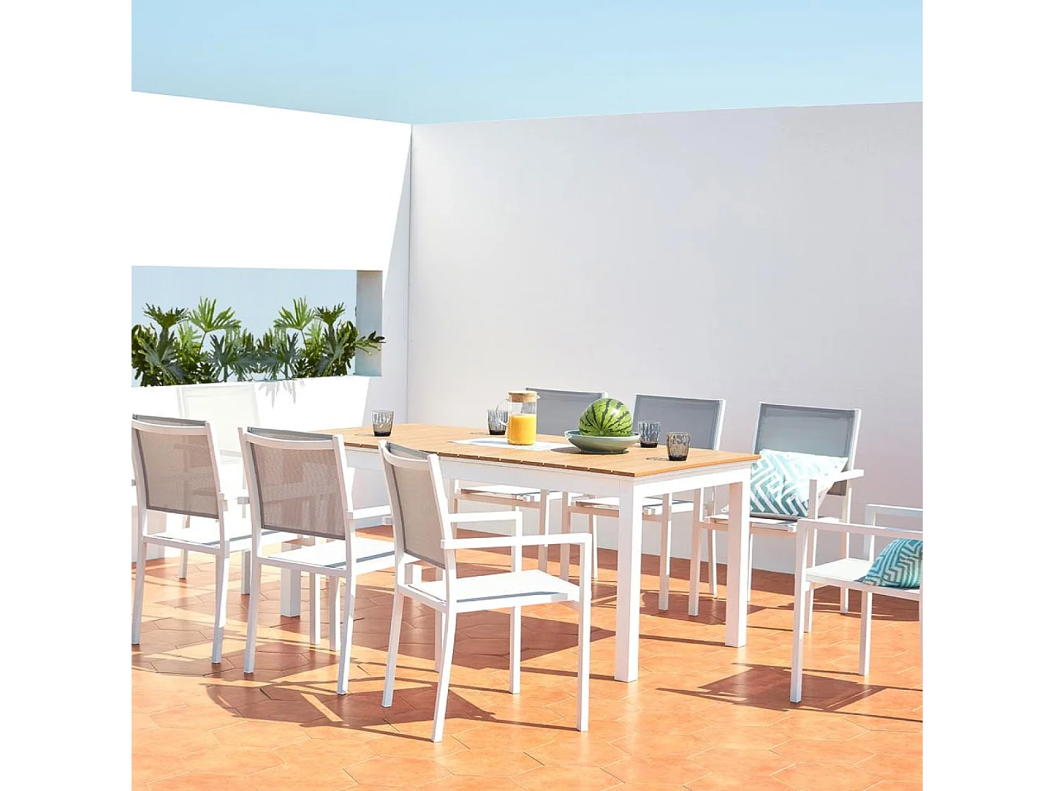 Table extensible de jardin 8 places en aluminium et bois MADEIRA