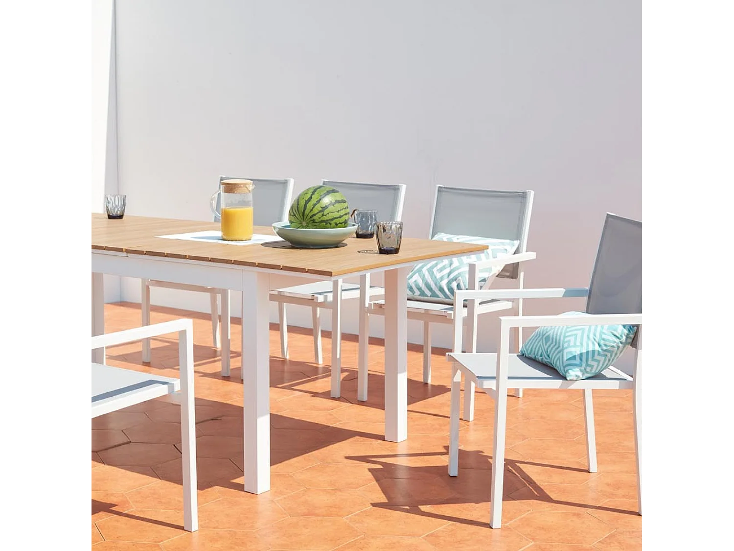Table extensible de jardin 8 places en aluminium et bois MADEIRA