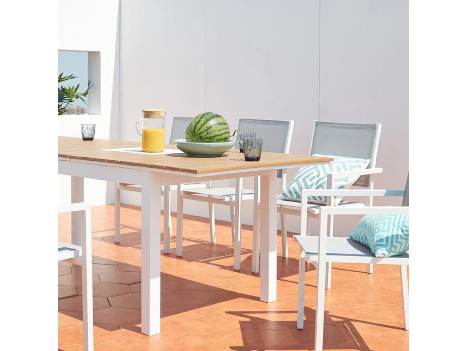 Table extensible de jardin 8 places en aluminium et bois MADEIRA