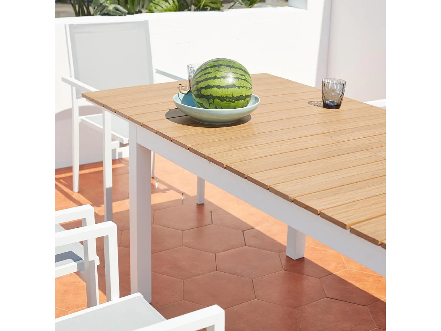 Table extensible de jardin 8 places en aluminium et bois MADEIRA
