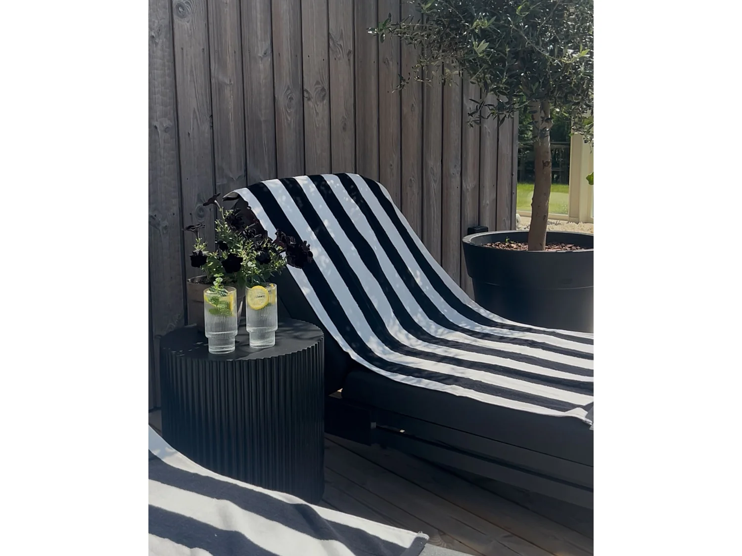 Table d'appoint noire BICCARI