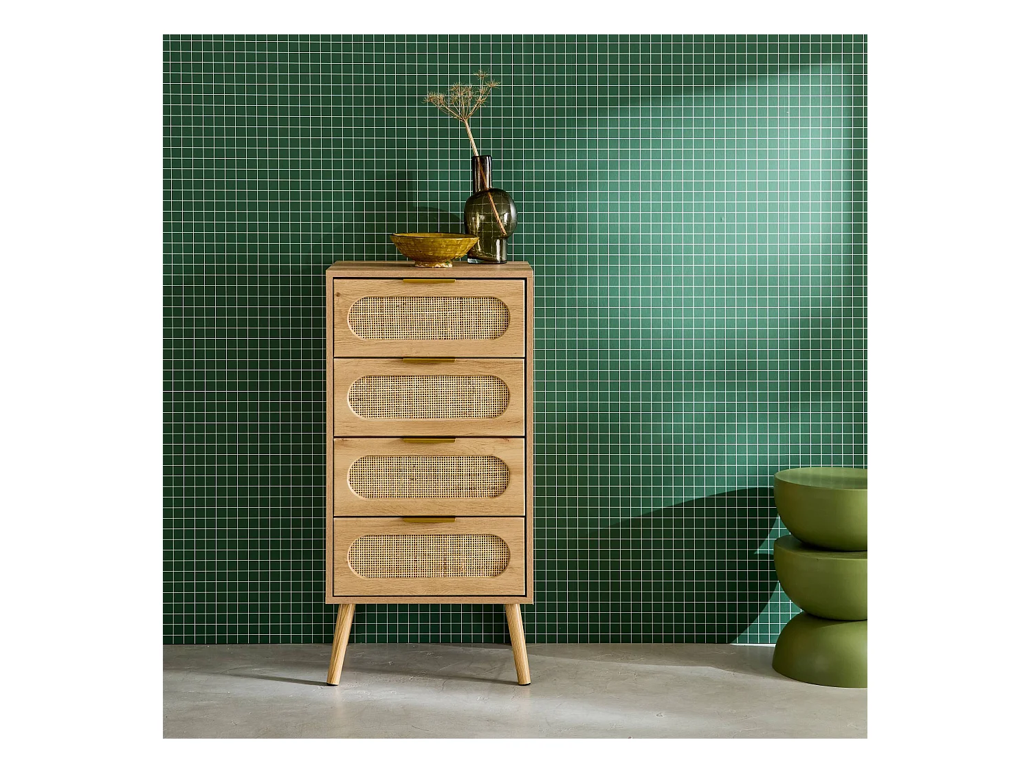 Commode chiffonnier effet bois et cannage 4 tiroirs naturel. poignée en métal doré - L 48 x P 39.5 x H 96 cm - Eva