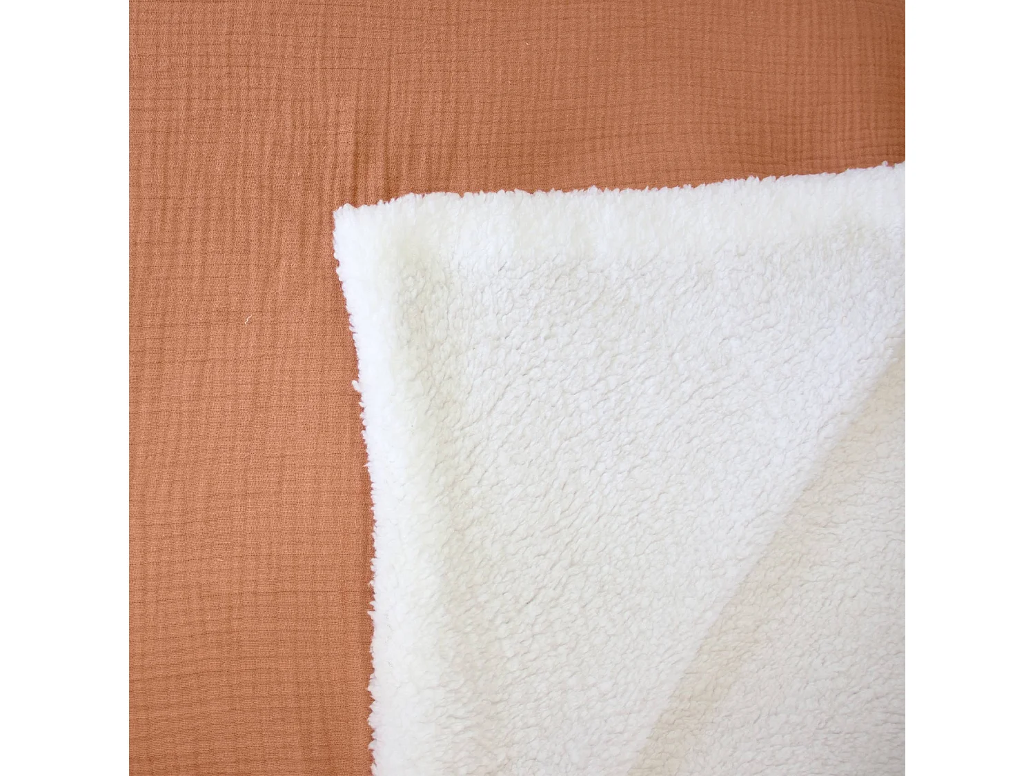 Manta en borreguito y gasa de algodón, 130cm caramelo