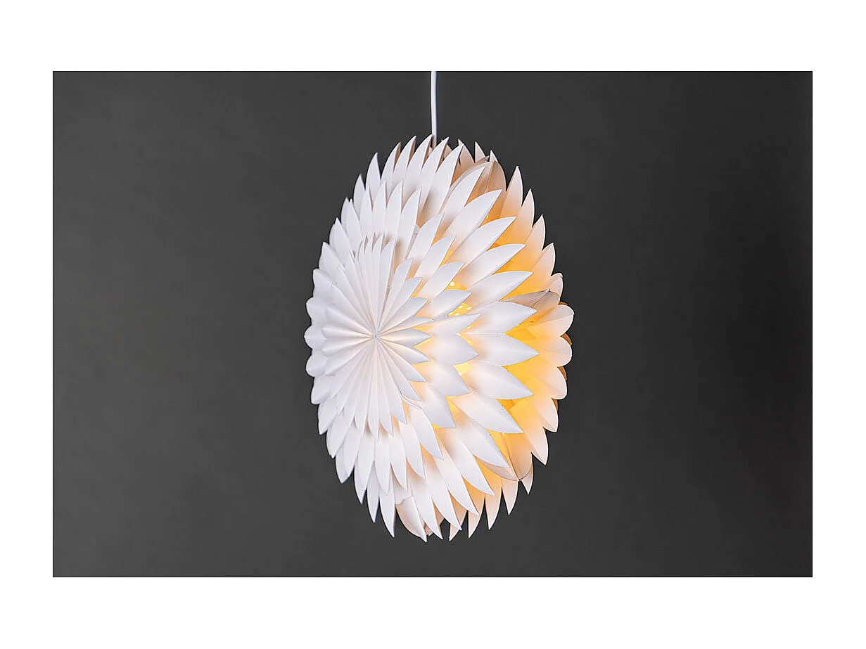 Gran estrella navideña con colgante de papel ligero Ø46cm de color blanco.