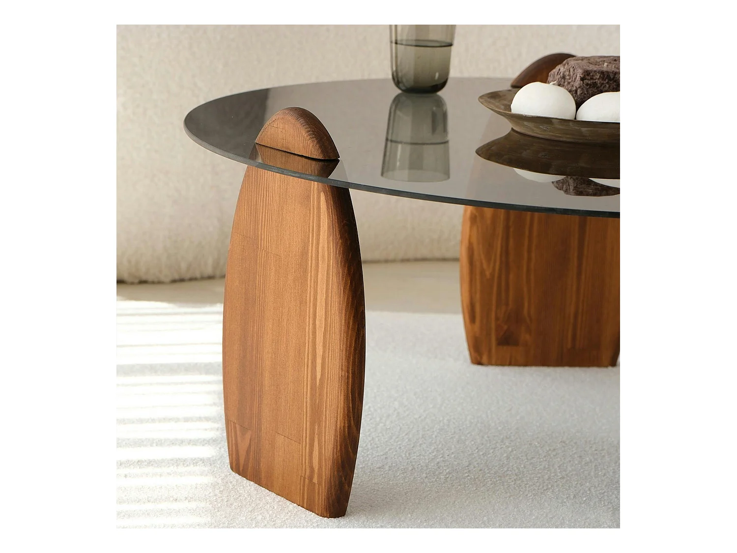 Table basse ronde en verre fumé - 3 pieds bois brun ANZIO