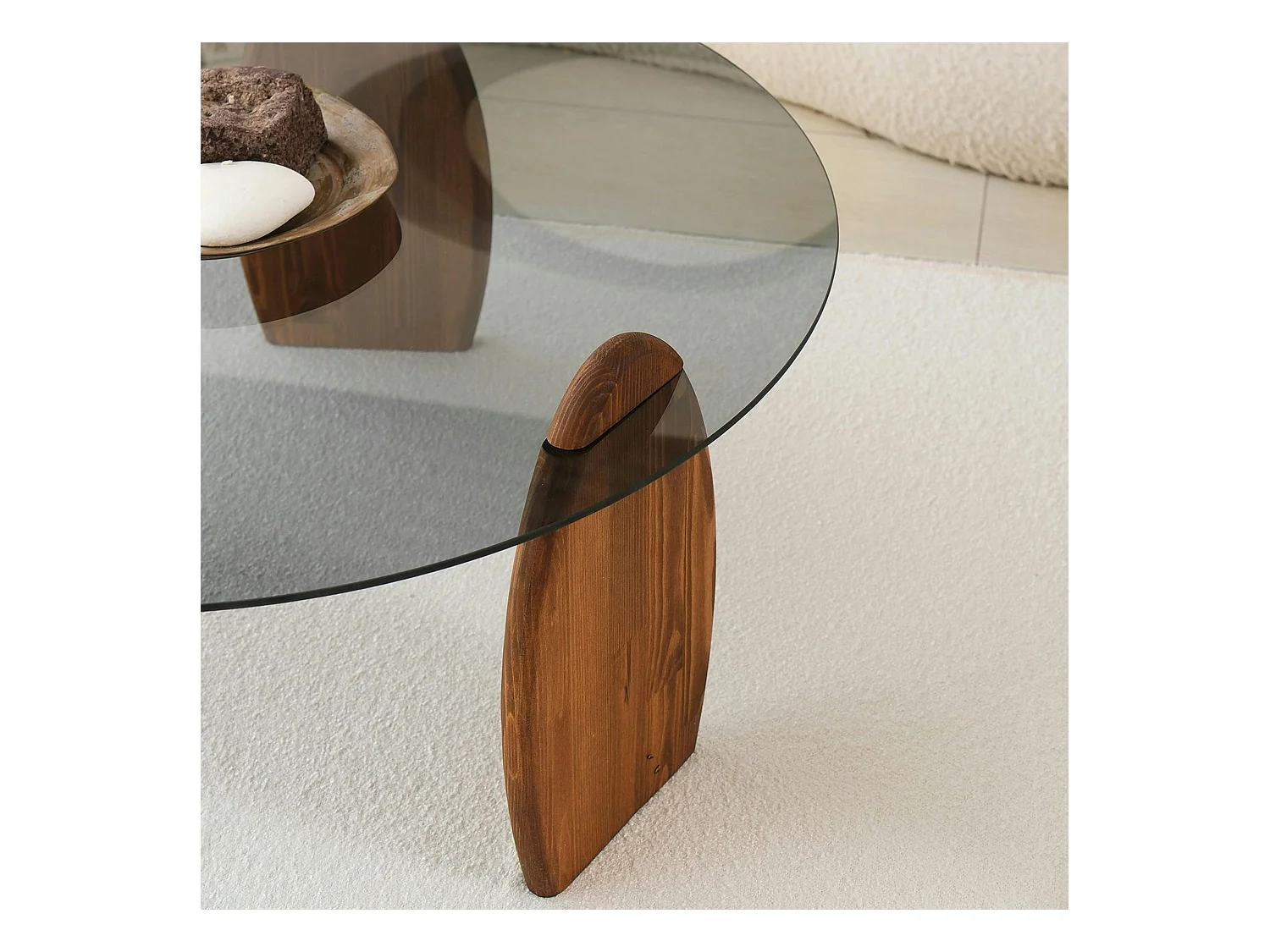 Table basse ronde en verre fumé - 3 pieds bois brun ANZIO