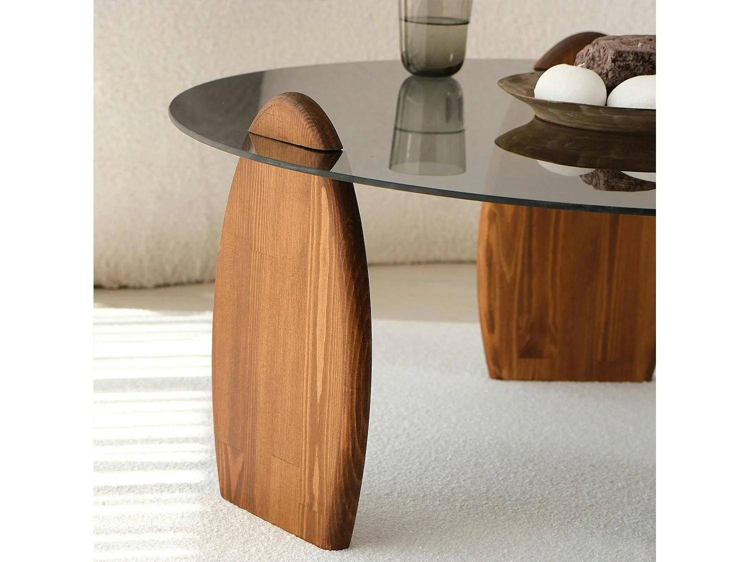 Table basse ronde en verre fumé - 3 pieds bois brun ANZIO