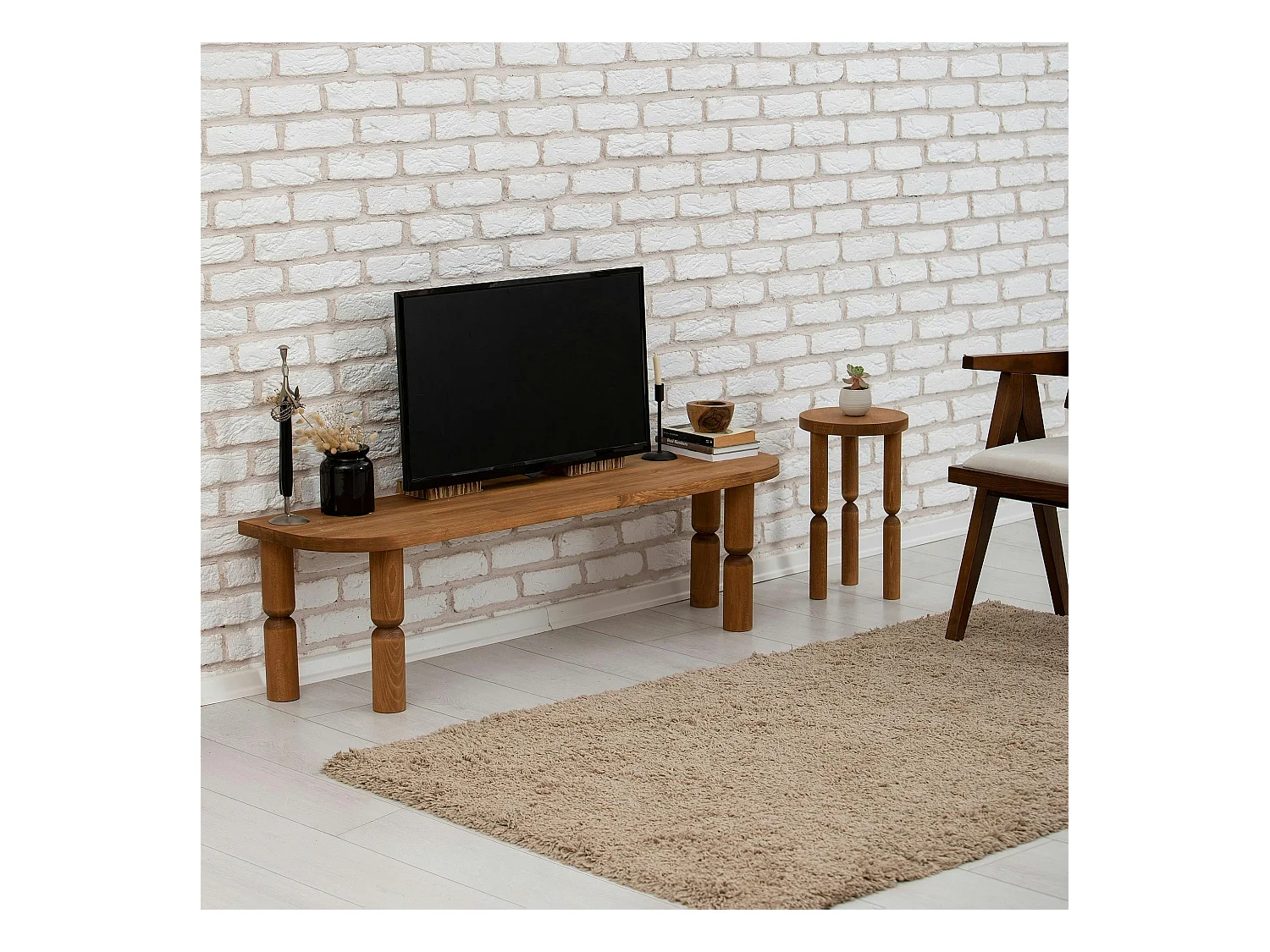 Banc TV en bois marron - pieds tournés, 140 cm BOMA
