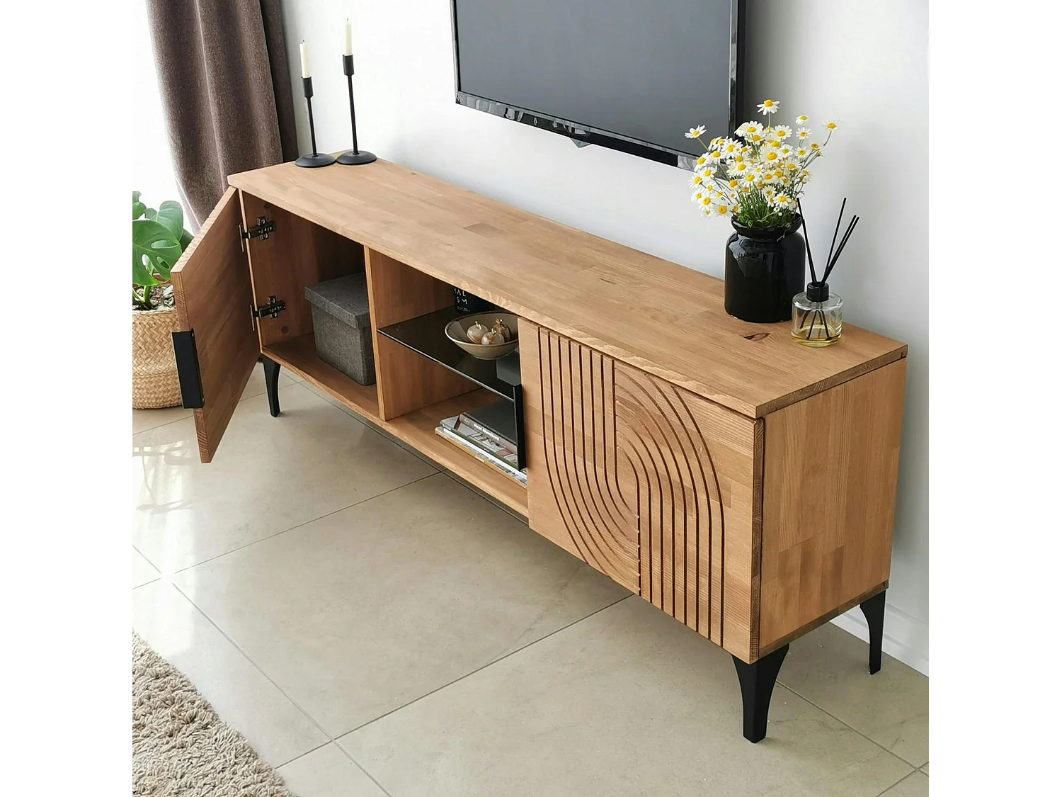 Meuble TV bois clair motif graphique avec 2 étagères LECCE