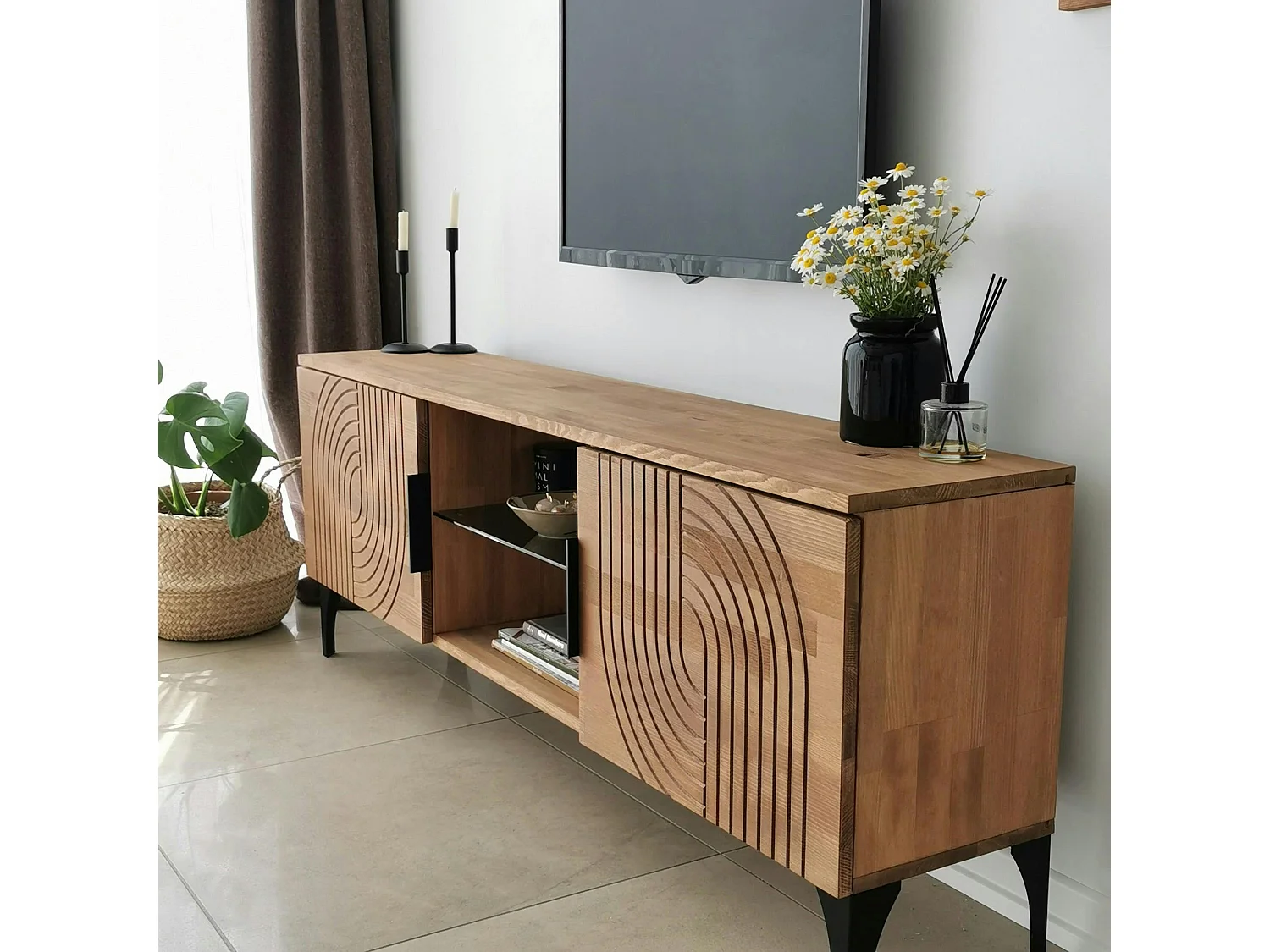 Meuble TV bois clair motif graphique avec 2 étagères LECCE