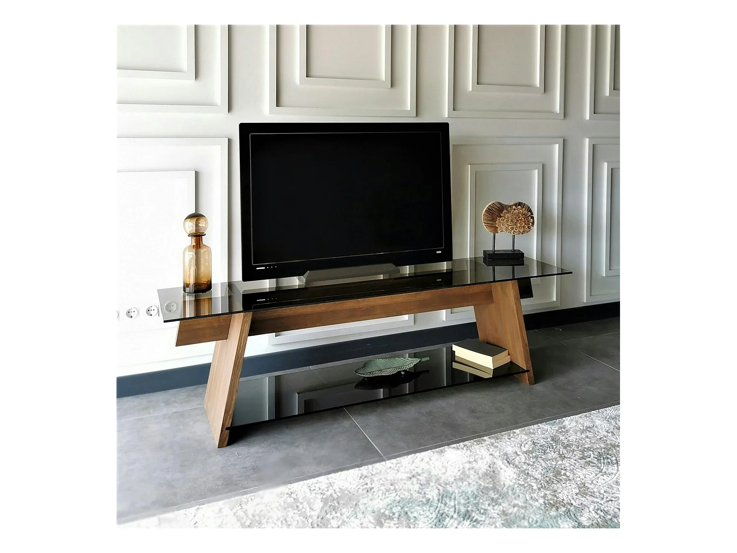 Meuble TV en bois brun et verre fumé - forme trapèze LHASA