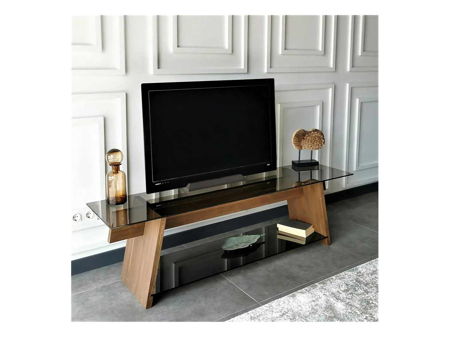 Meuble TV en bois brun et verre fumé - forme trapèze LHASA