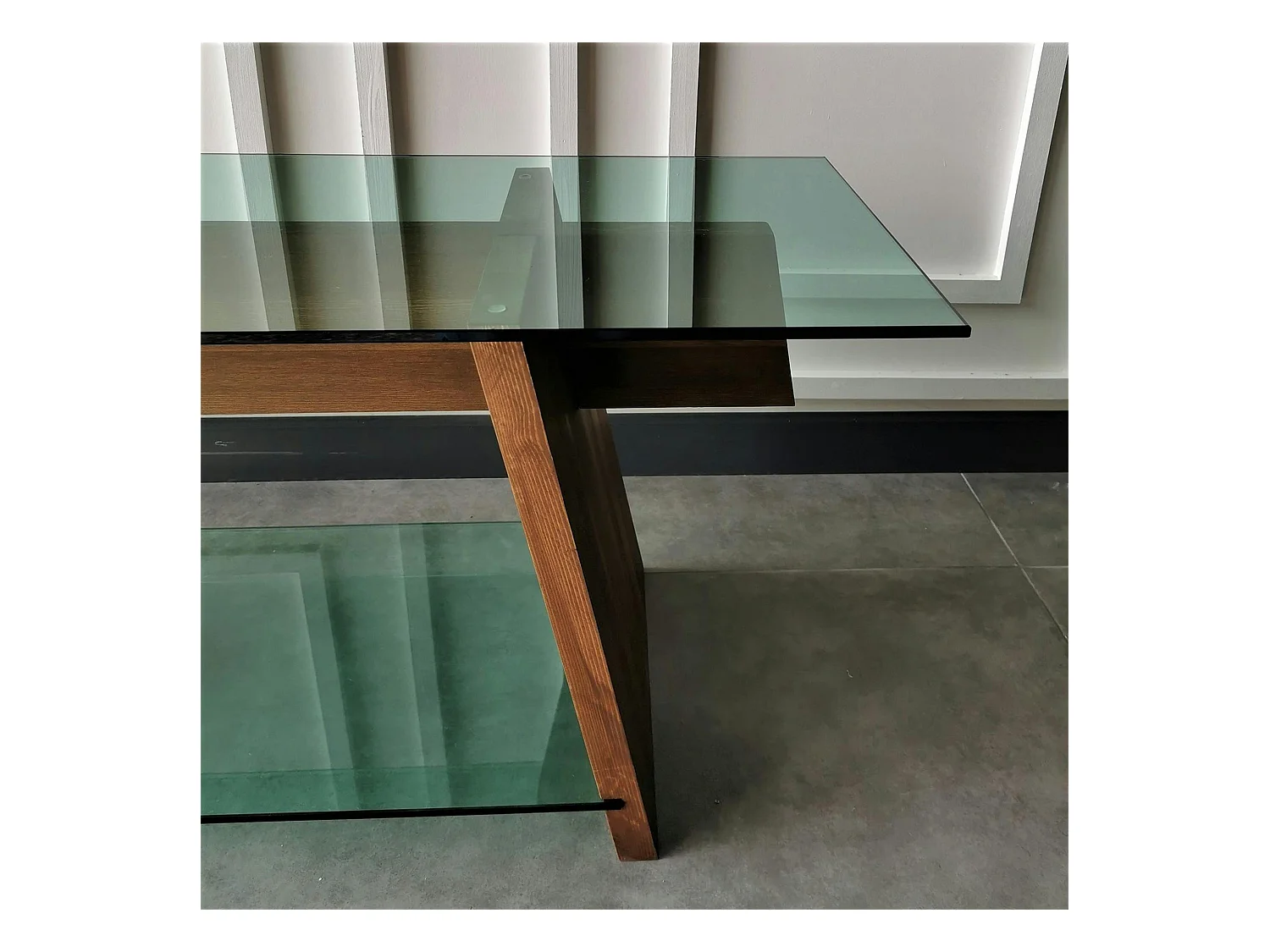 Meuble TV en bois brun et verre lagon - forme trapèze LHASA