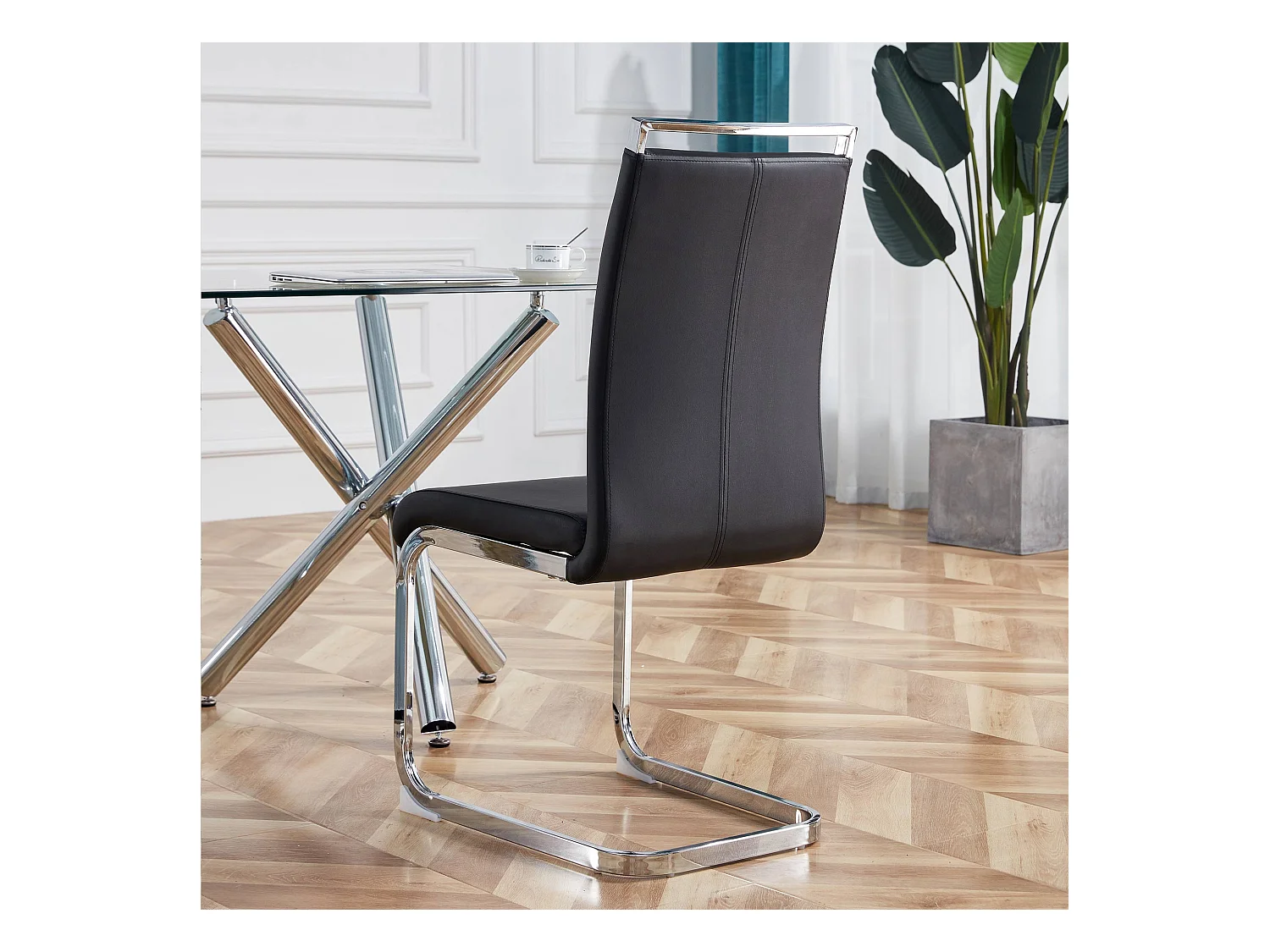 Lot de 4 chaises cantilevers en PU noir avec cadre en métal argenté