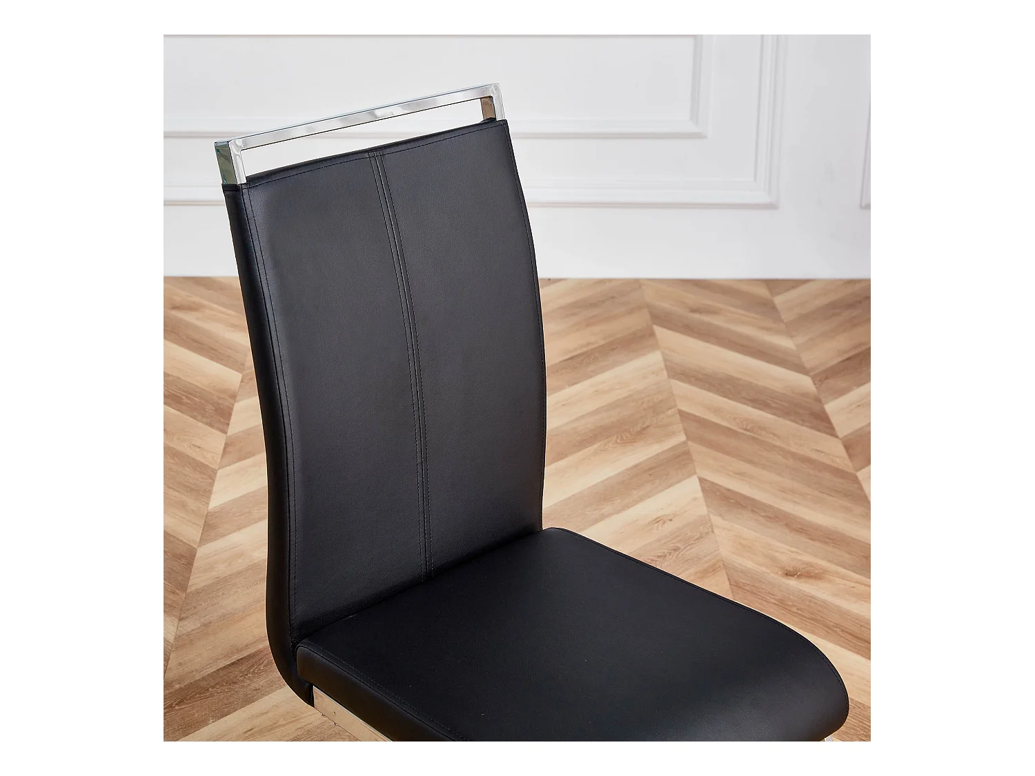 Lot de 4 chaises cantilevers en PU noir avec cadre en métal argenté