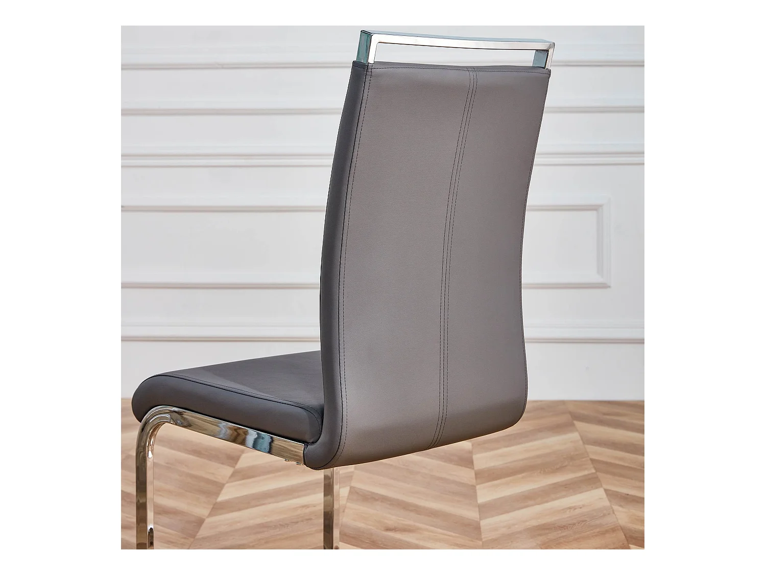 Lot de 4 chaises cantilevers en PU gris avec cadre en métal argenté