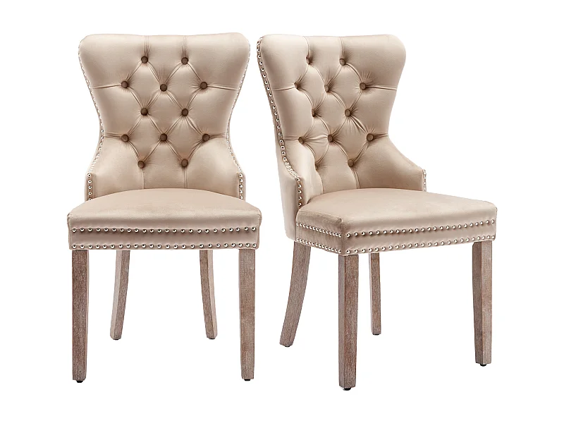 Set van 2 beige fluwelen keukenstoelen met zilveren studs en bruine houten poten