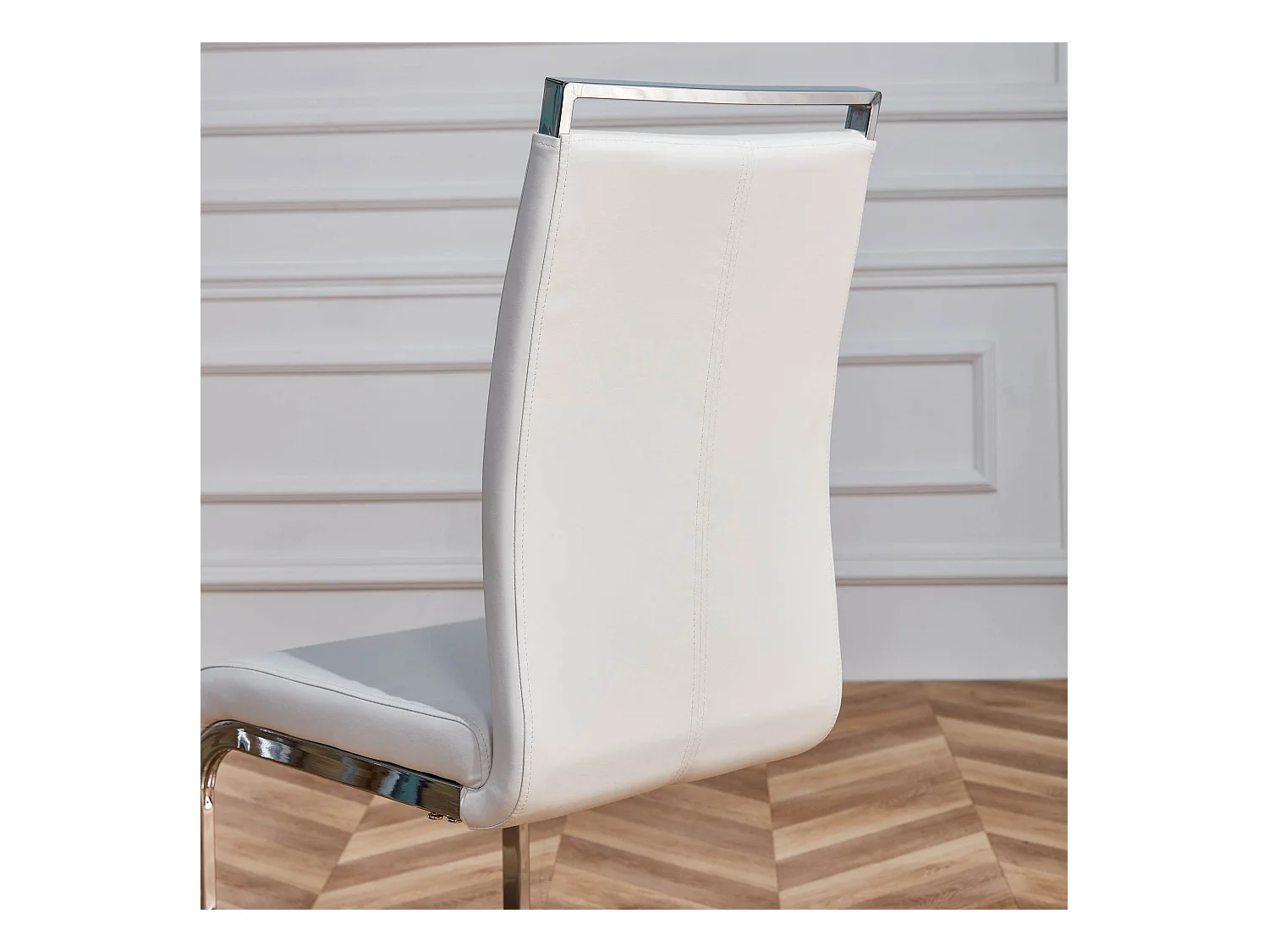 Lot de 4 chaises cantilevers en PU blanc avec cadre en métal argenté