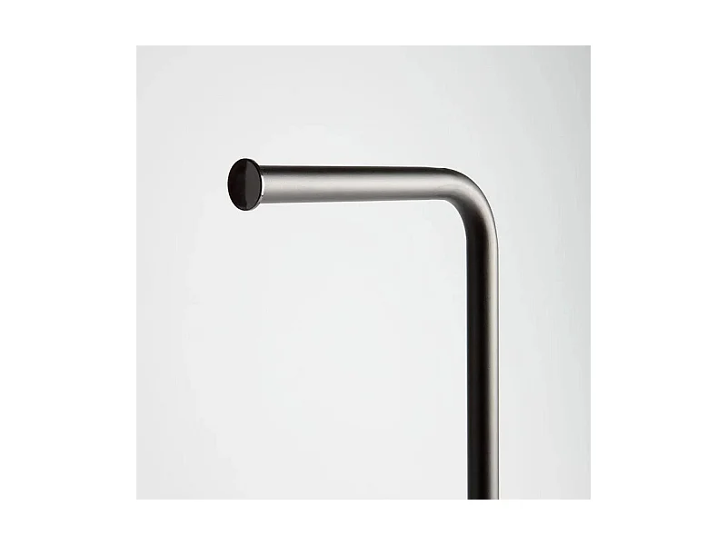 Porte-rouleau de papier toilette sur pied "Friedrich" avec porte-balai en métal noir mat et base ovale