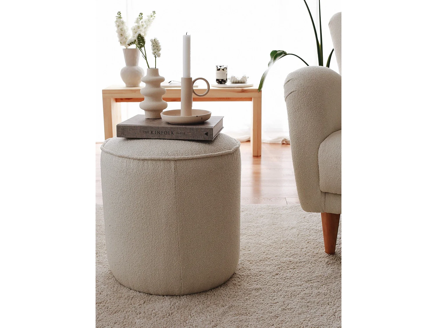 Pufe de Peluche Creme - Conforto e Elegância para Sua Casa