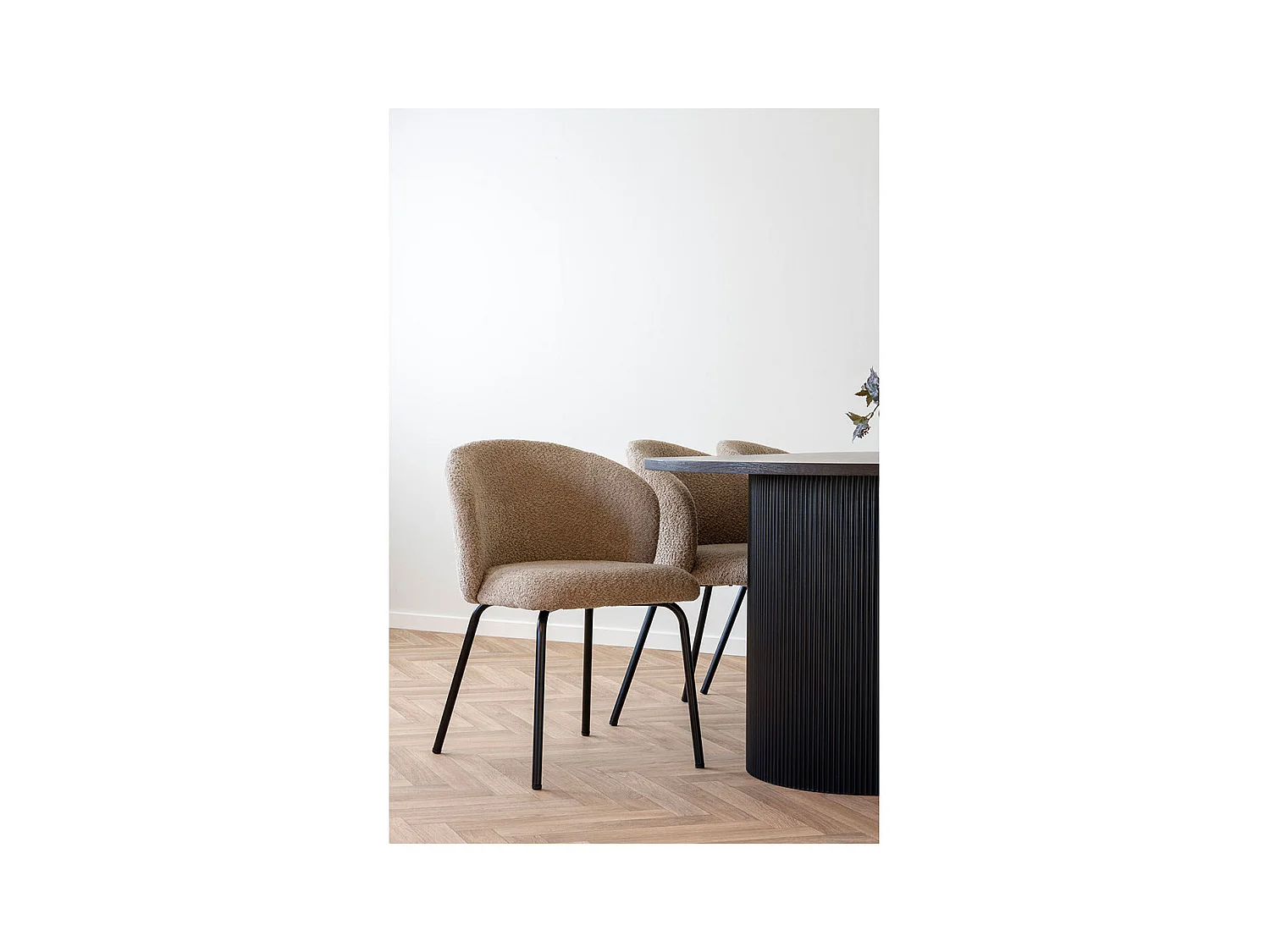 Lot de 2 chaises TALY – Tissu bouclette beige & pieds en acier noir