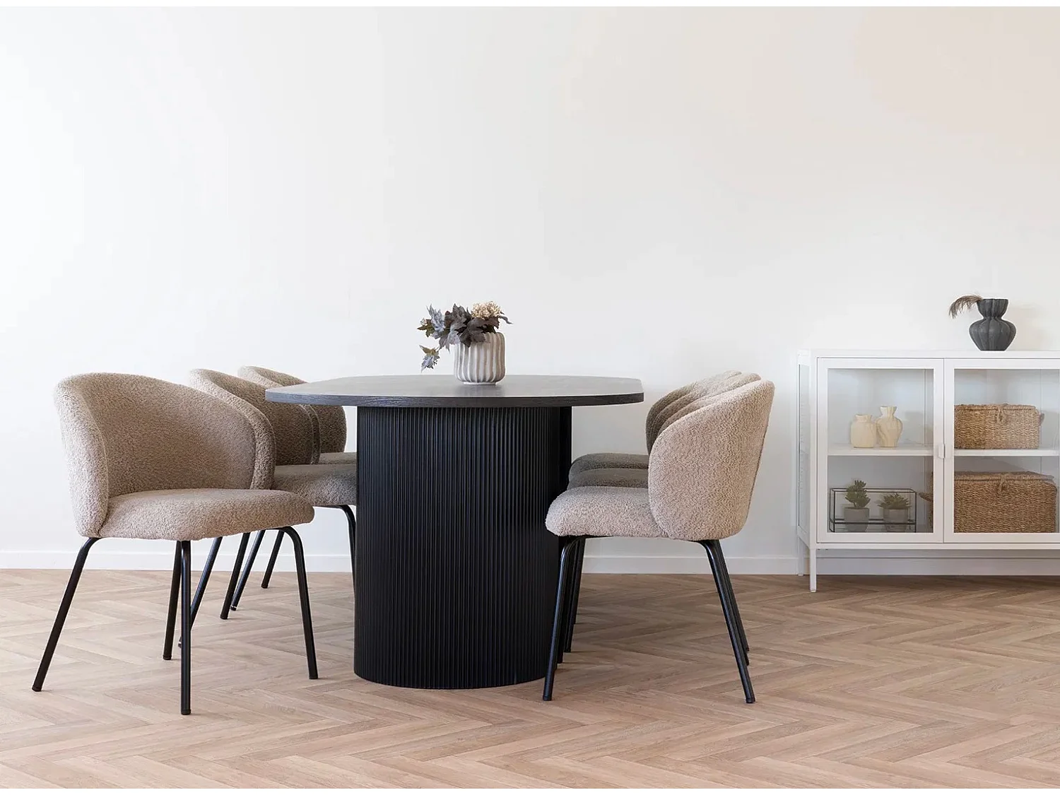 Lot de 2 chaises TALY – Tissu bouclette beige & pieds en acier noir