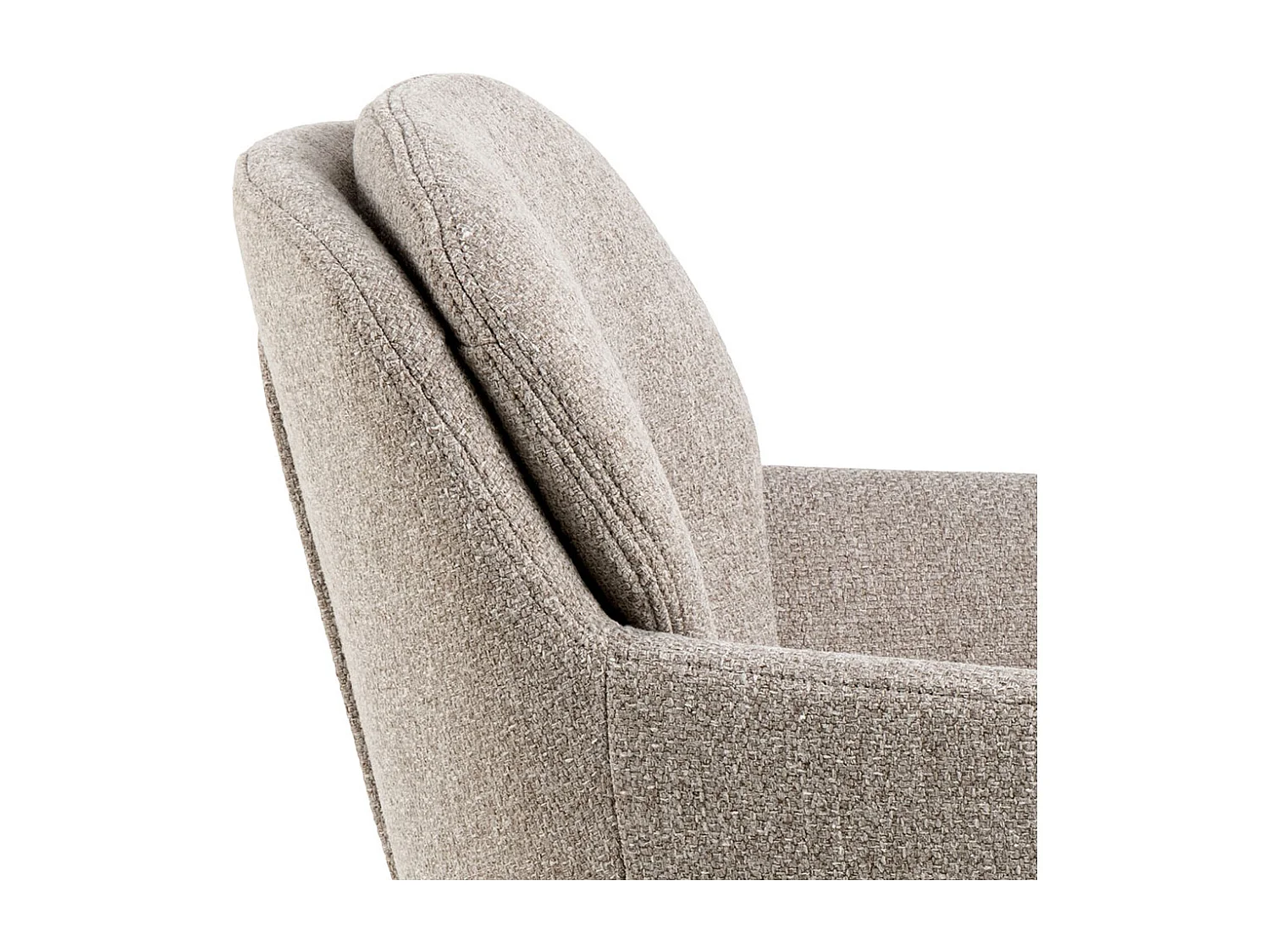 Sedia da pranzo Dora con braccioli in tessuto beige.