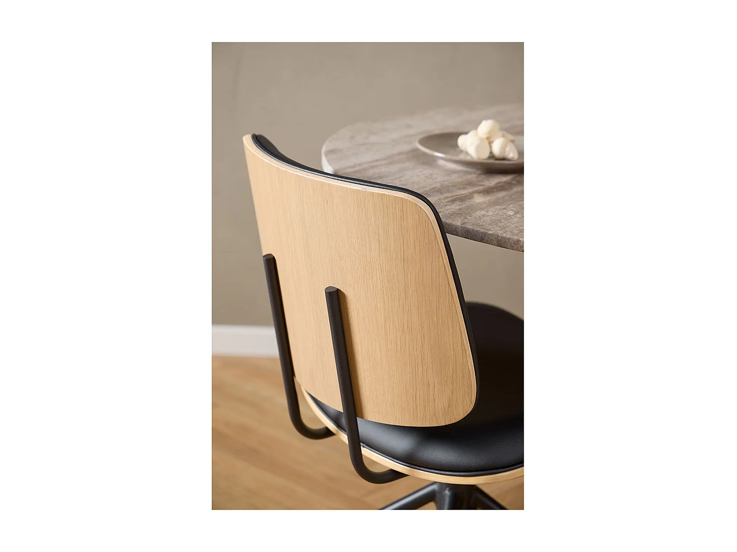 Owen chaise de salle à manger PU cuir noire.