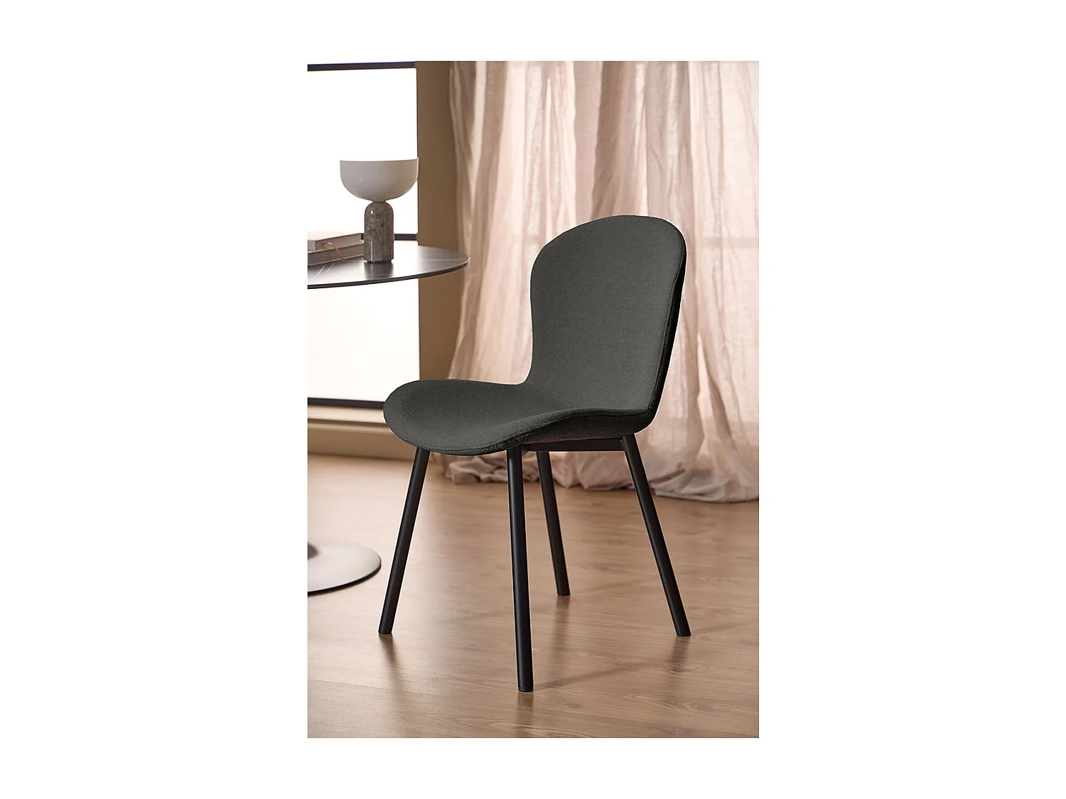 Esra chaise de salle à manger gris foncé.