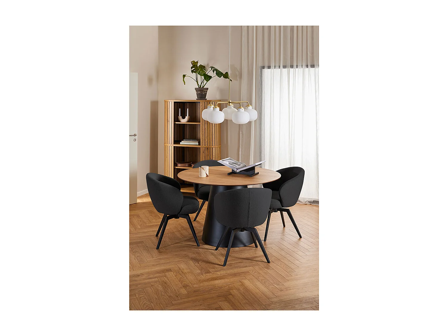 Catalina eetkamerstoel met armleuning stof grijs.