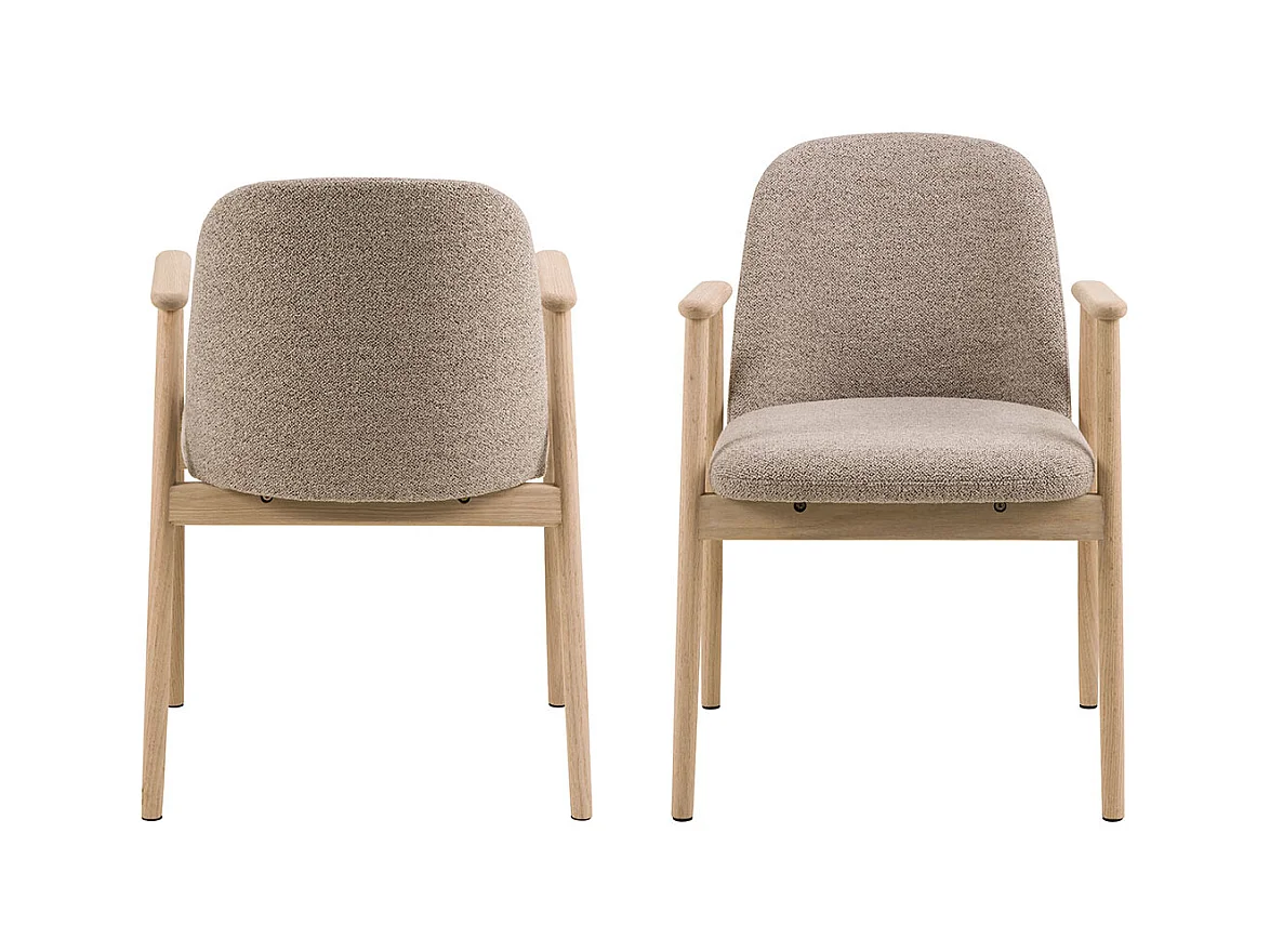 Sedia da pranzo Leo con braccioli bouclé beige.