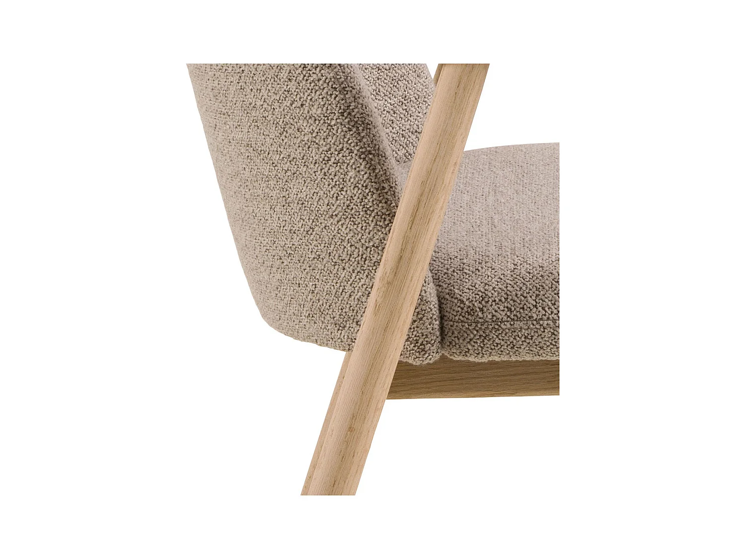 Sedia da pranzo Leo con braccioli bouclé beige.