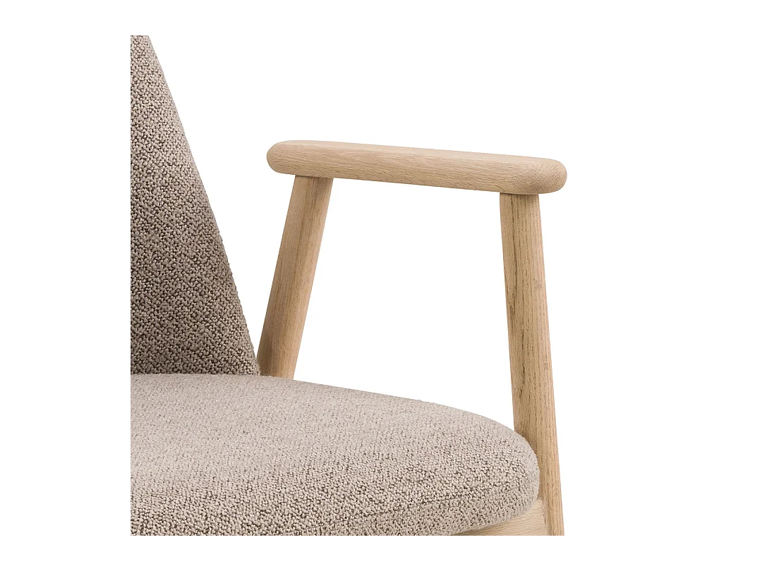 Sedia da pranzo Leo con braccioli bouclé beige.