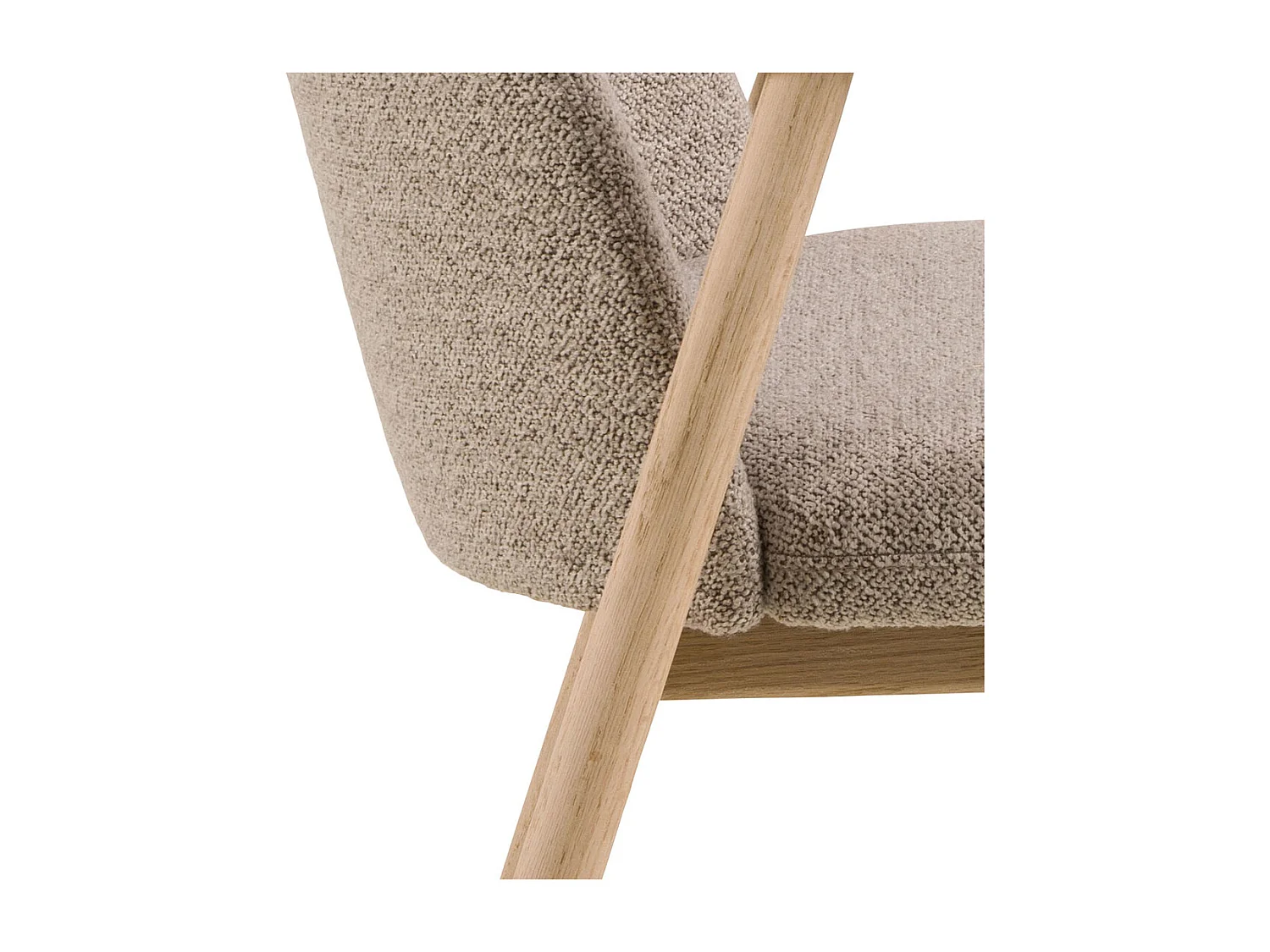 Sedia da pranzo Leo con braccioli bouclé beige.