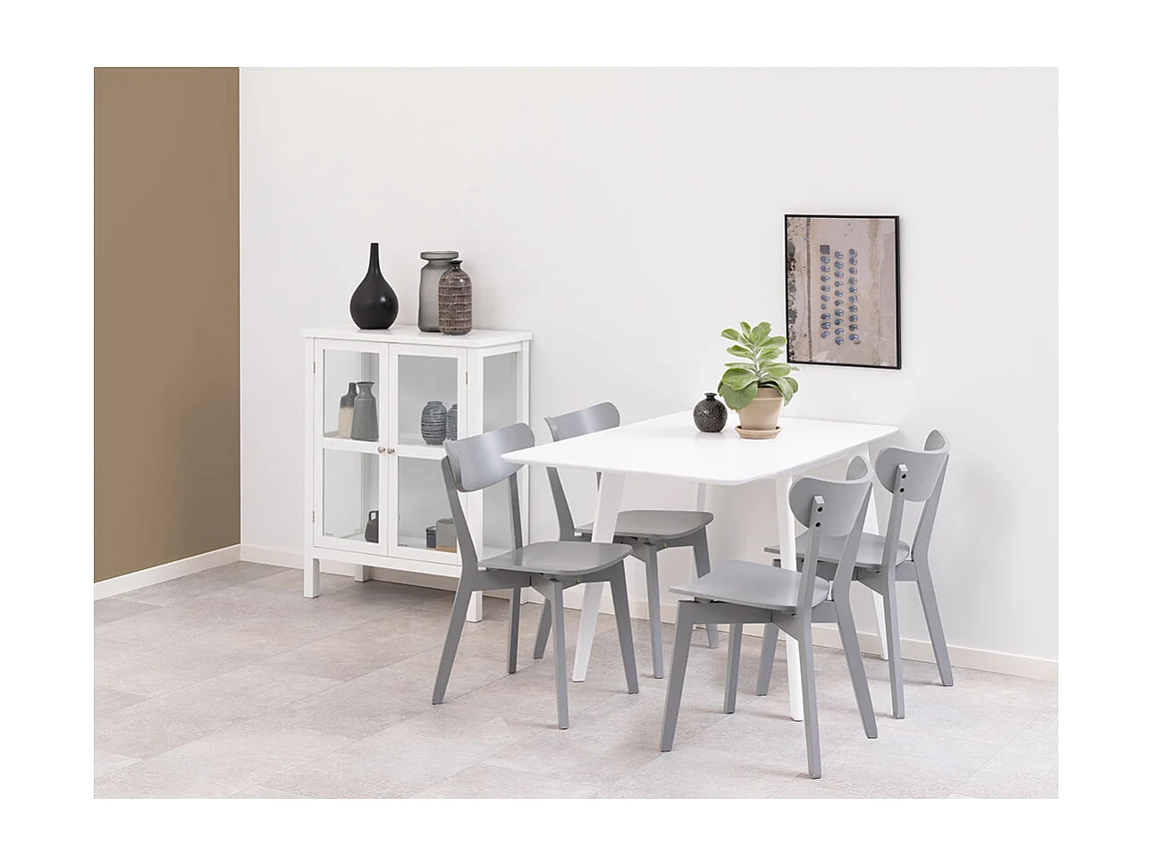 Sedia da pranzo Roxby in legno grigio.