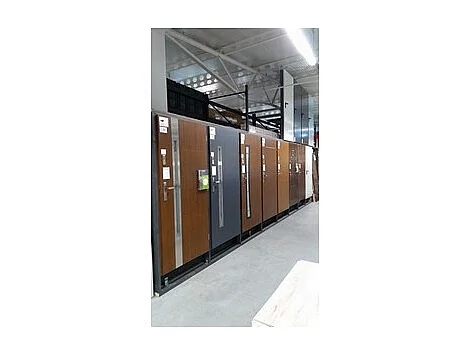 Porte d'entrée GOFA 90 cm en acier inoxydable - Couleur: Chêne doré - Poignée et serrure : Avec - Poussant: Gauche