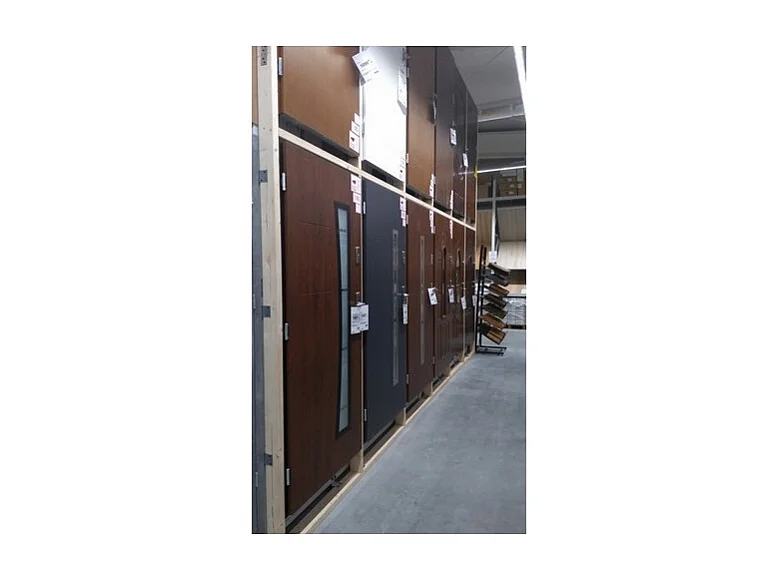 Porte d'entrée GOFA 90 cm en acier inoxydable - Couleur: Noyer - Poignée et serrure : Avec - Poussant: Gauche