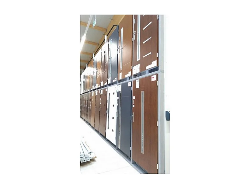 Porte d'entrée GOFA 90 cm en acier inoxydable - Couleur: Noyer - Poignée et serrure : Avec - Poussant: Droit