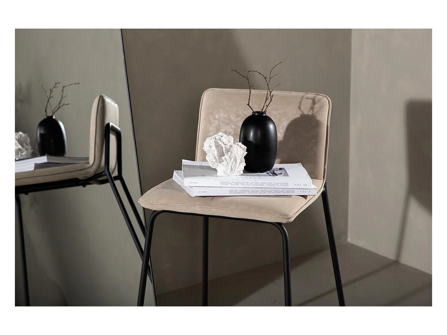 Sgabello da bar Bisbee beige.