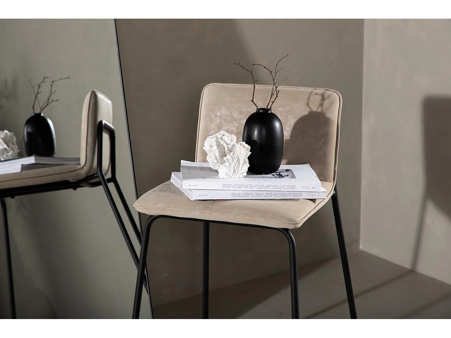 Sgabello da bar Bisbee beige.