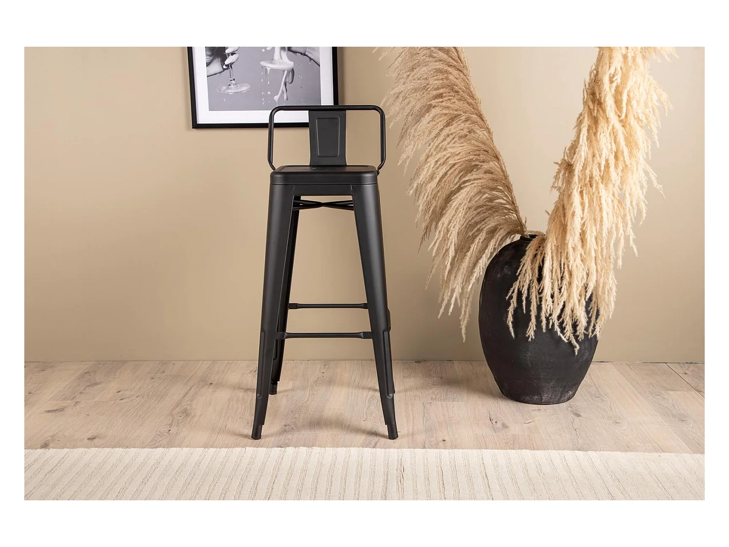Tempe Flat tabouret de bar avec dossier, métal noir.