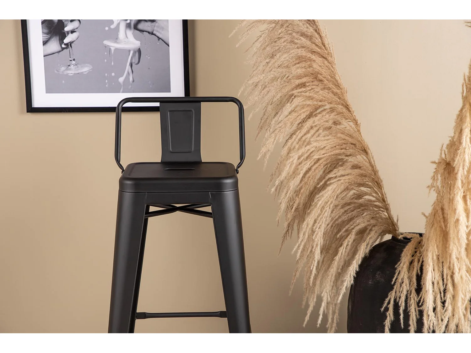 Tempe Flat tabouret de bar avec dossier, métal noir.