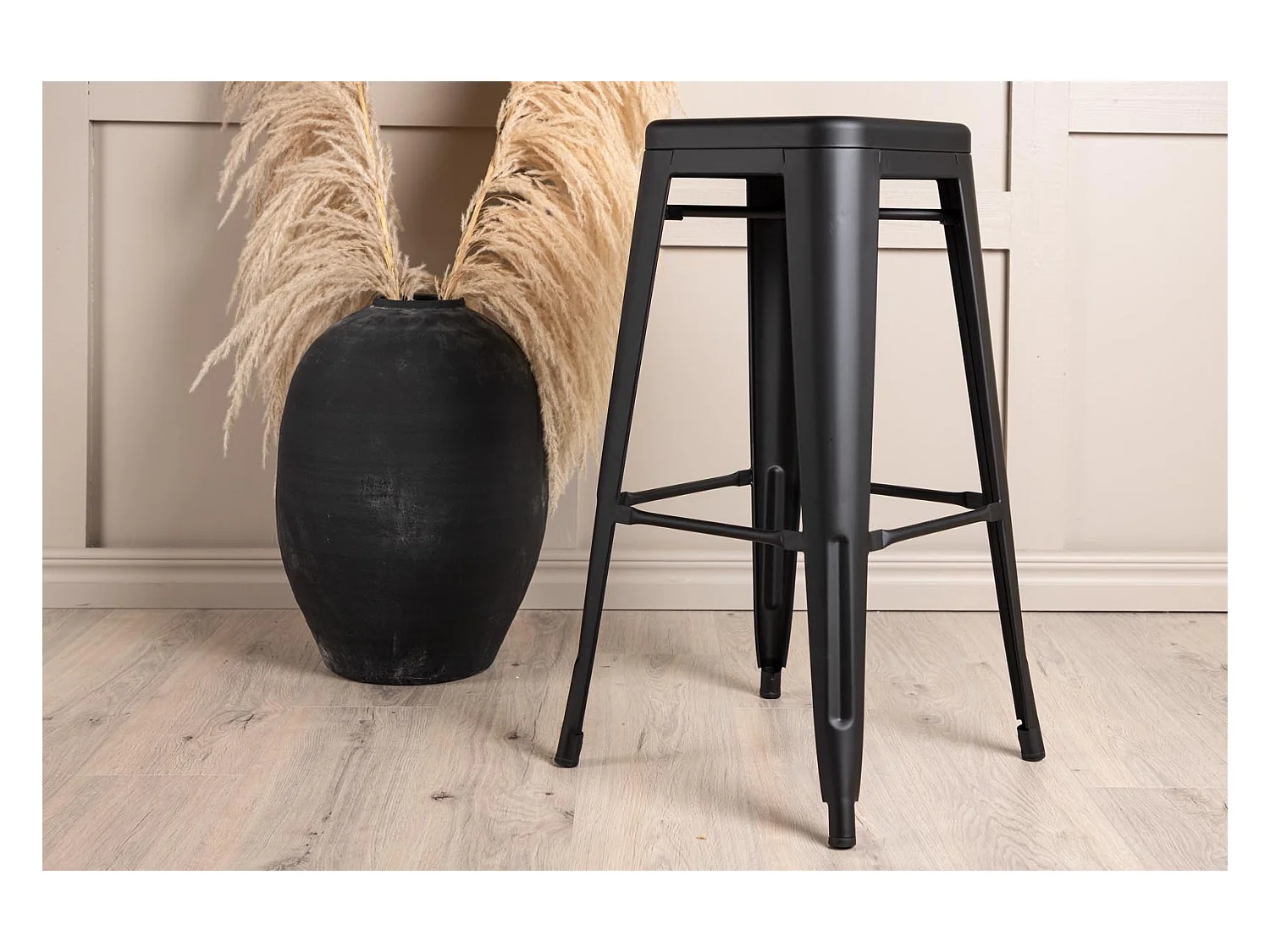 Tempe tabouret de bar sans dossier, métal noir.