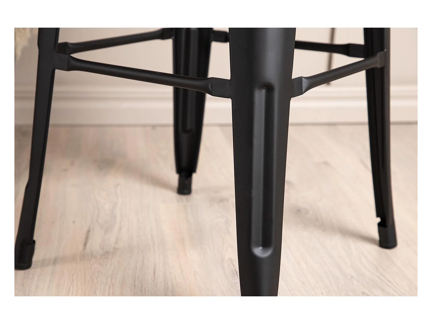 Tempe tabouret de bar sans dossier, métal noir.