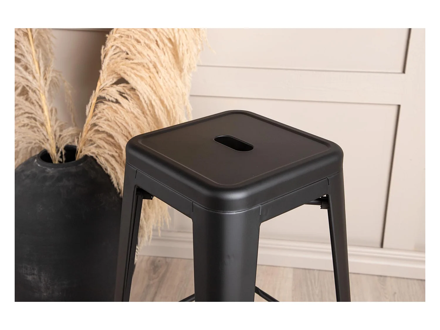 Tempe tabouret de bar sans dossier, métal noir.