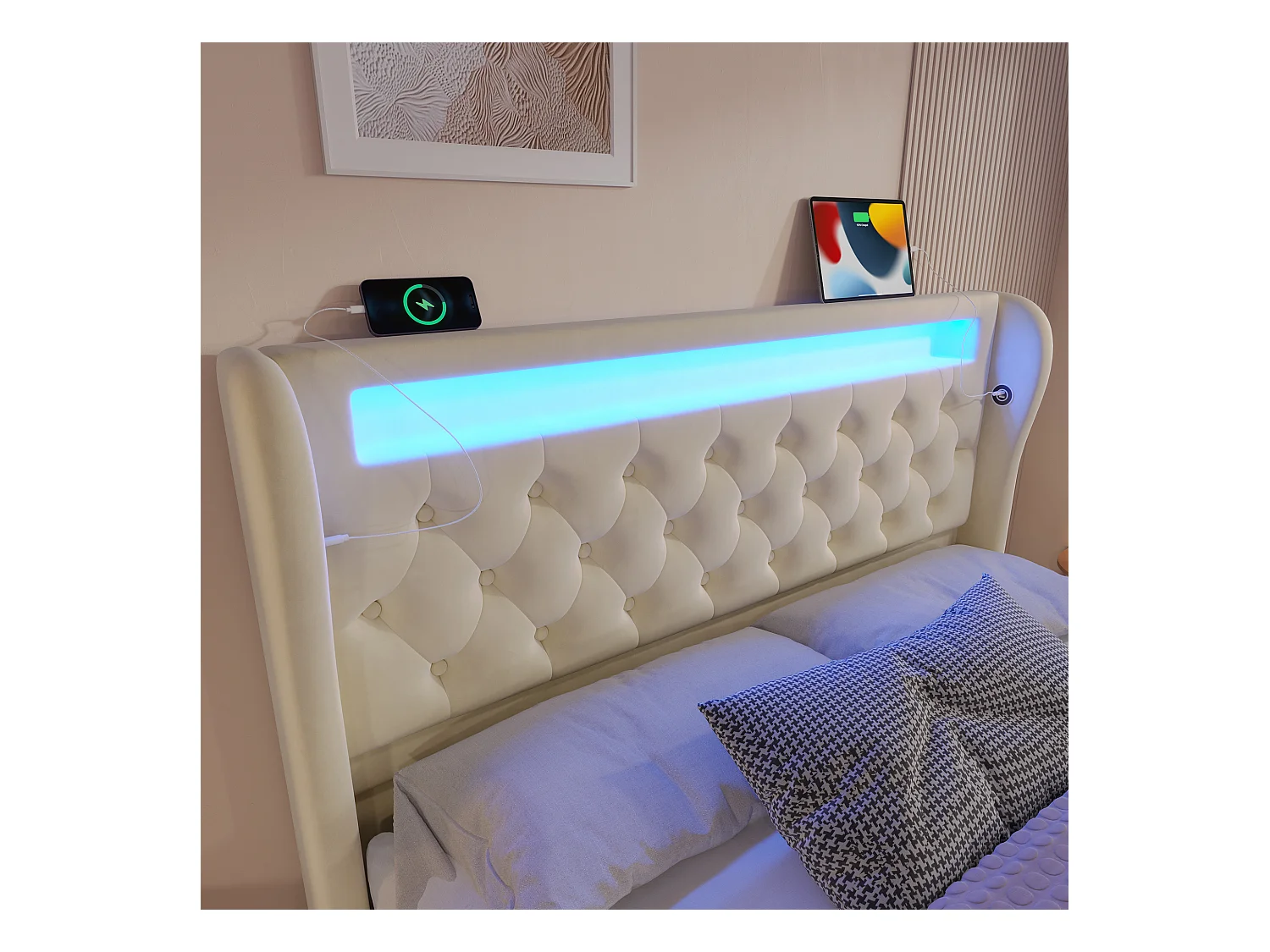 Łóżko tapicerowane ze schowkiem - 160 x 200 cm - z diodami LED - zagłówek ze schowkiem i USB - aksamit - beż